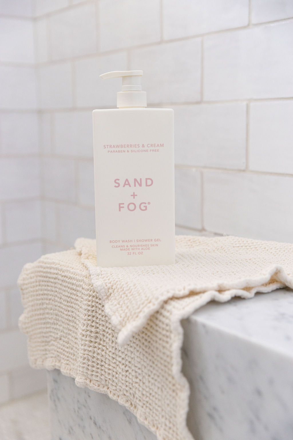 Hydrating Strawberries & Cream 32 oz Body Wash